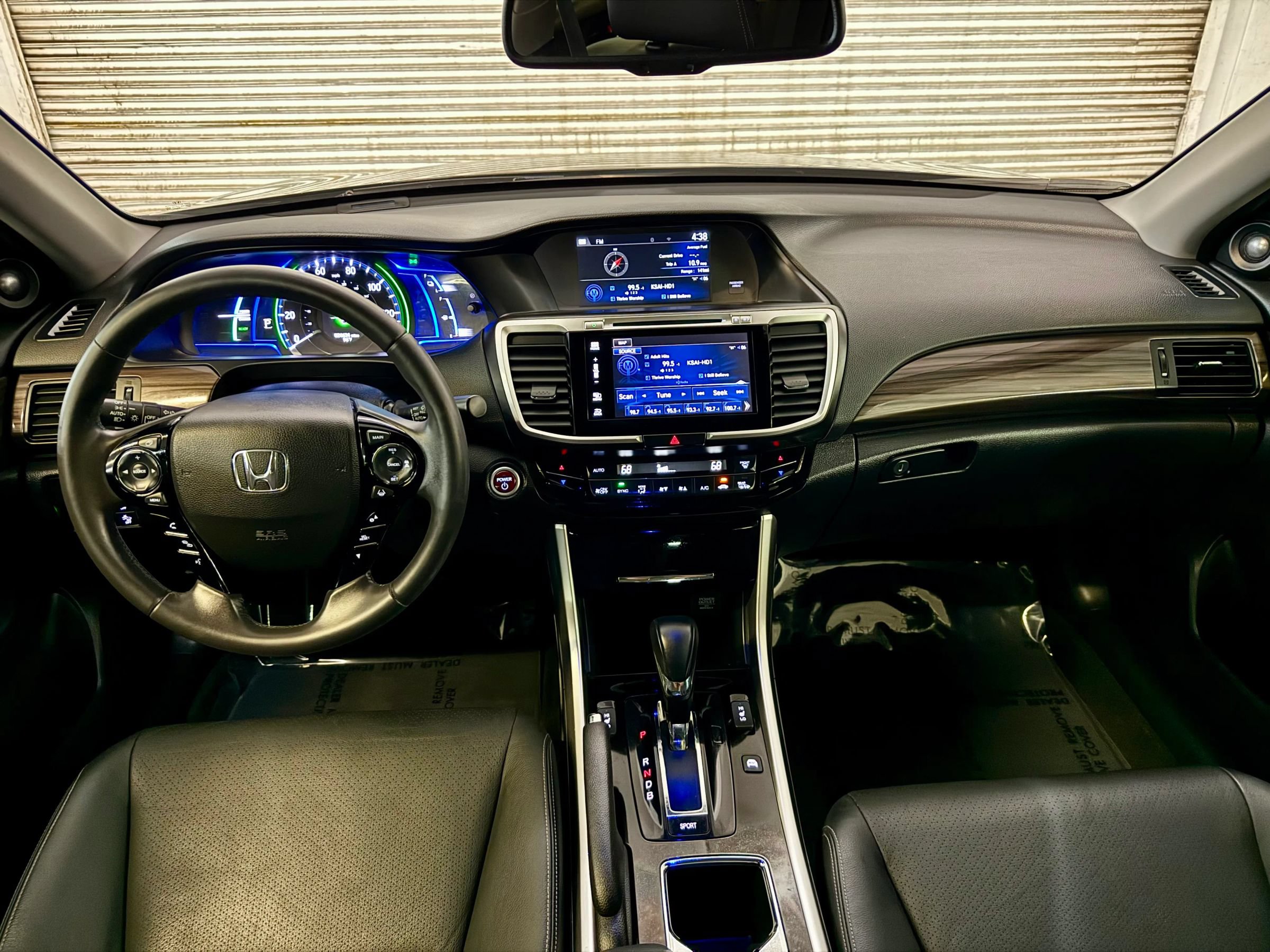 Used 2017 Honda Accord Touring image 12