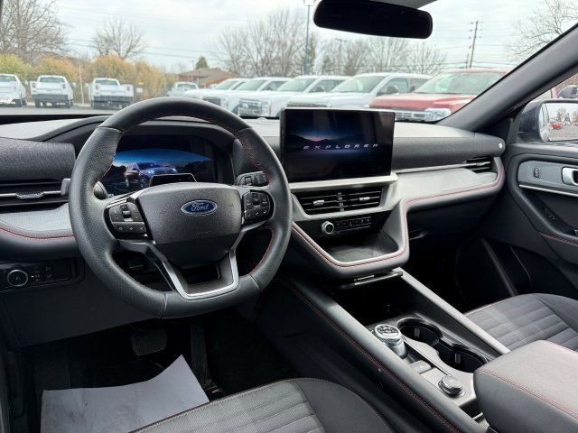 Used 2025 Ford Explorer ST-Line w/ ST-Line Street Pack AWD/4WD image 19
