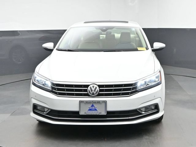 Used 2016 Volkswagen Passat 3.6 SEL Premium FWD image 3