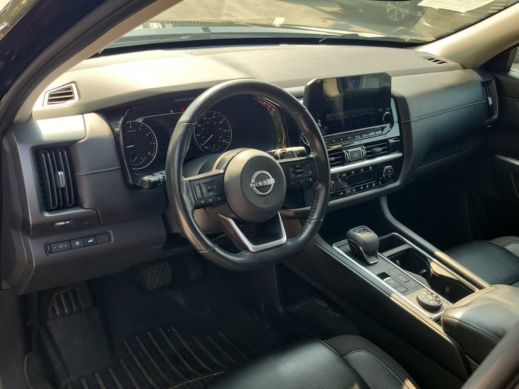 Used 2022 Nissan Pathfinder SL AWD/4WD image 16