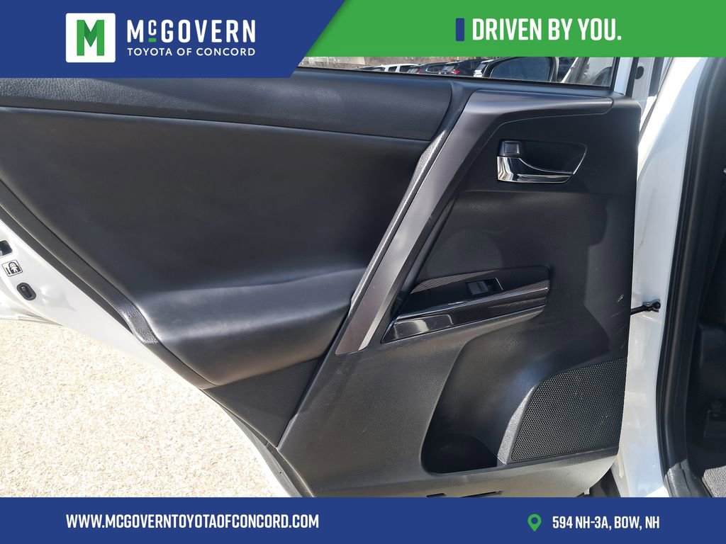 Used 2018 Toyota RAV4 SE AWD/4WD image 15