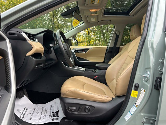 Used 2021 Toyota RAV4 XLE Premium AWD/4WD image 19