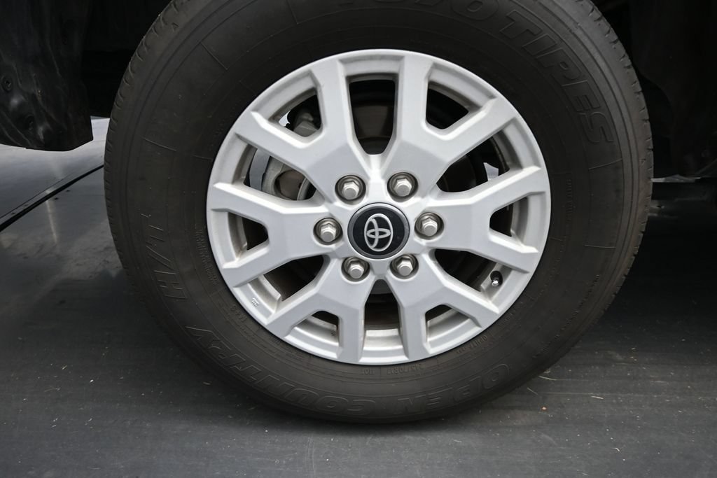 Used 2025 Toyota Tacoma SR5 AWD/4WD image 13