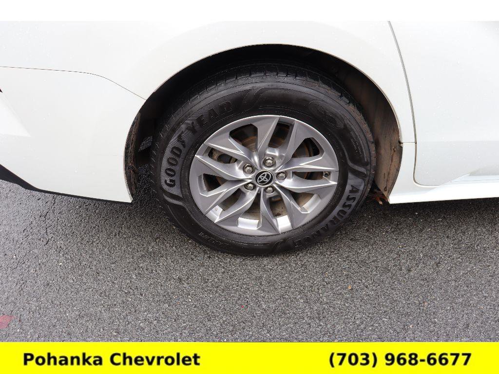 Used 2022 Toyota Sienna XLE image 33