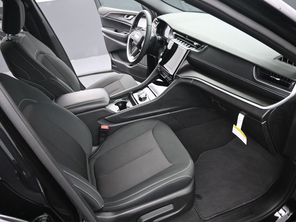 Used 2024 Jeep Grand Cherokee L Laredo w/ Luxury Tech Group I image 19