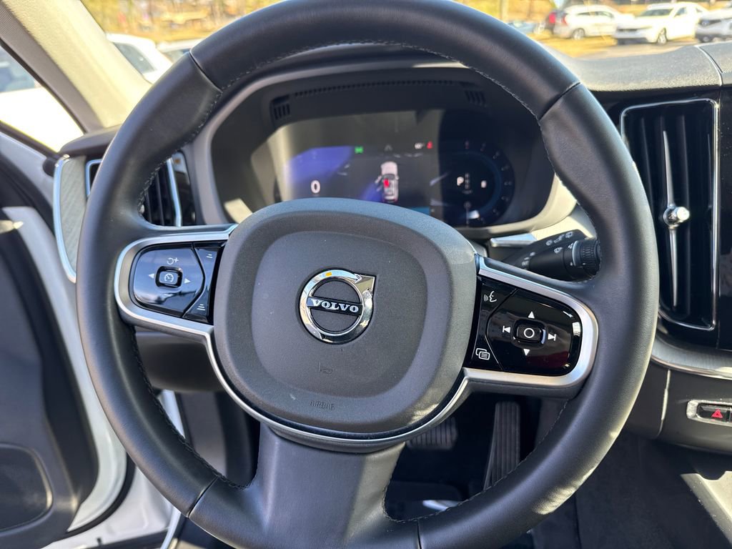 Certified 2025 Volvo XC60 B5 Plus image 18