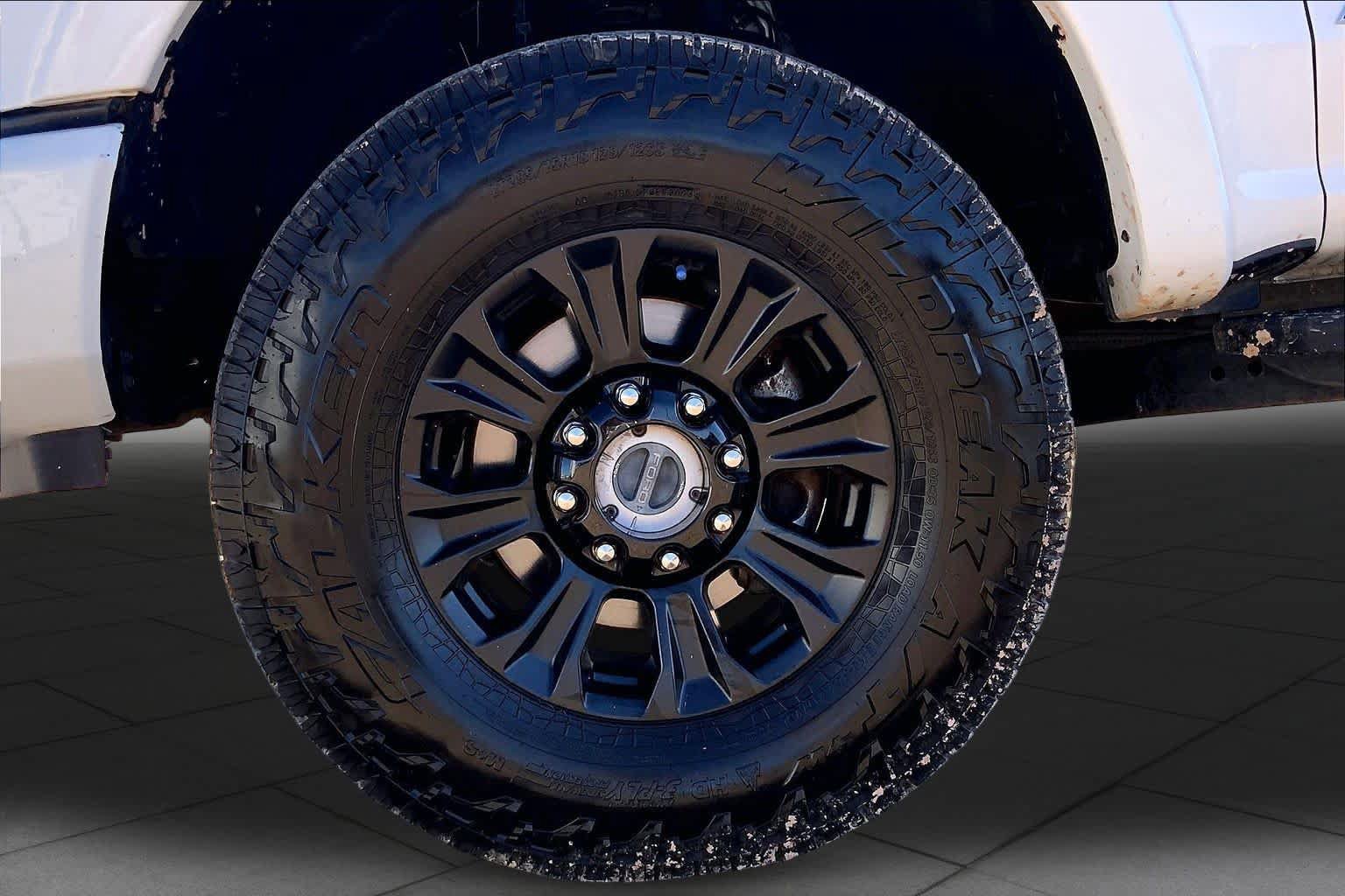Certified 2022 Ford F250 Lariat w/ Tremor Off-Road Package AWD/4WD image 11