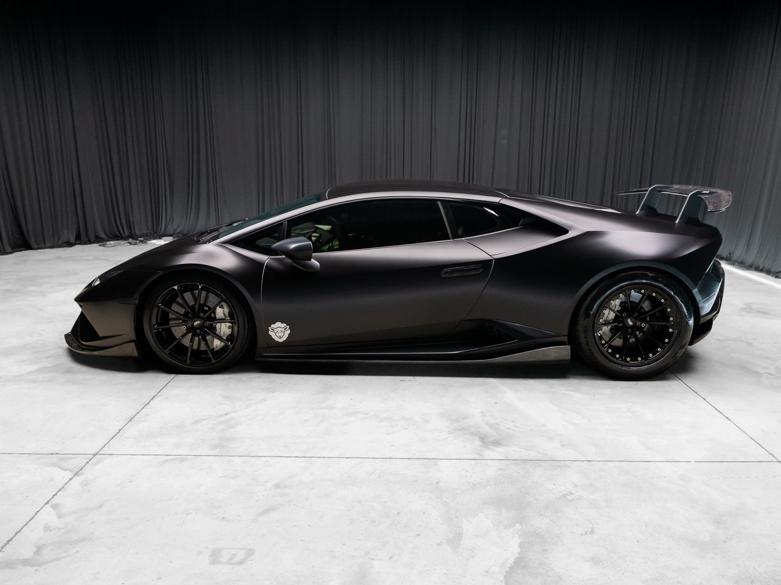 Used 2018 Lamborghini Huracan Performante AWD/4WD image 11