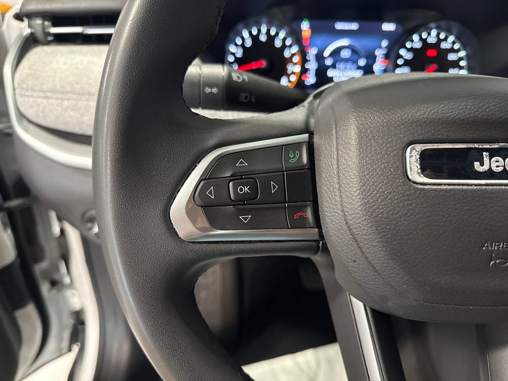 Used 2024 Jeep Compass Latitude AWD/4WD image 3