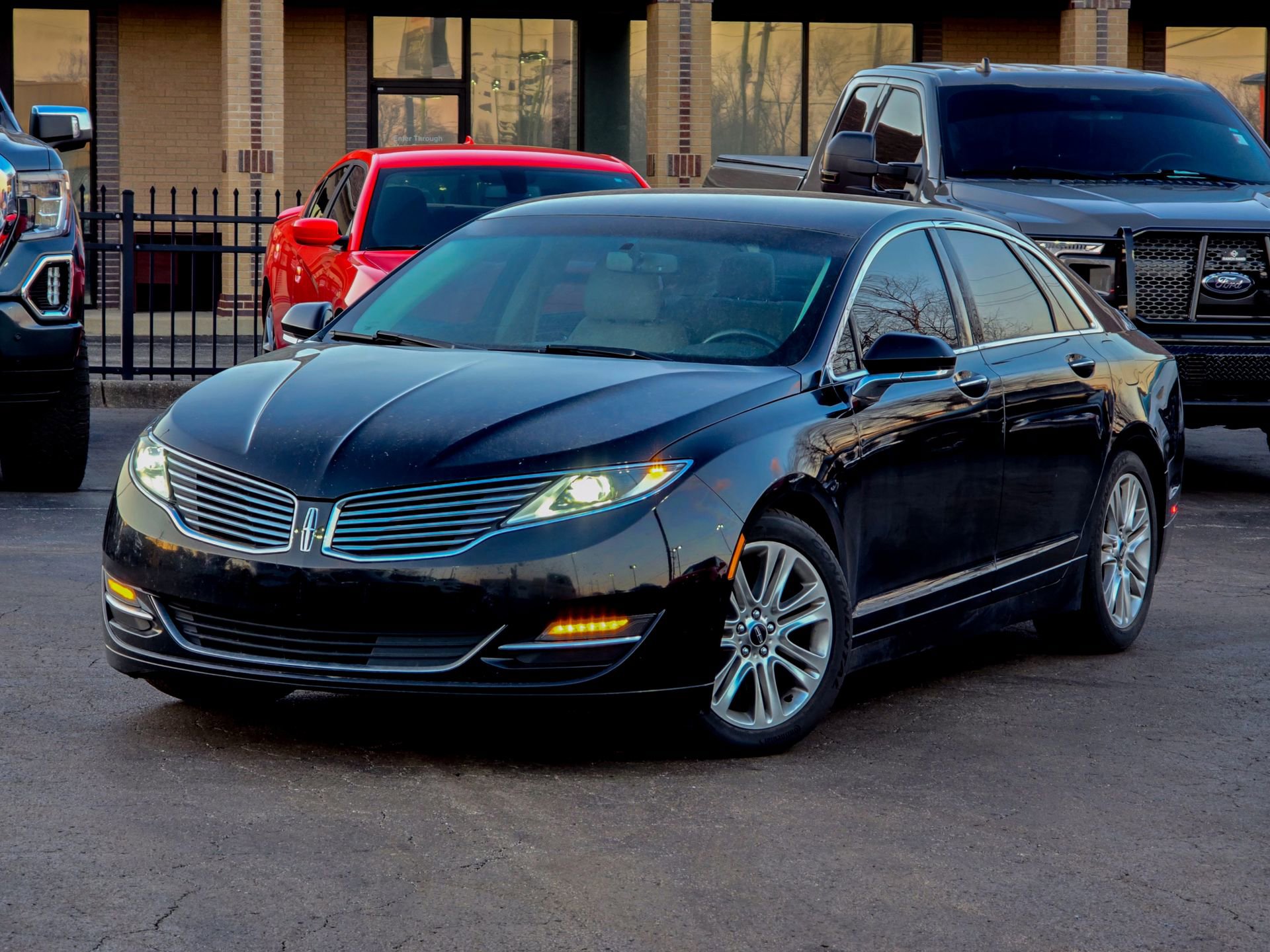 Used 2016 Lincoln MKZ image 3