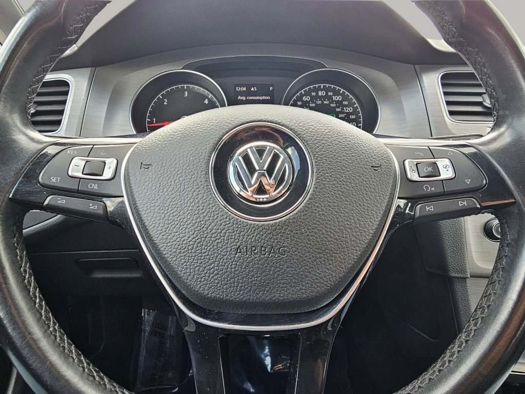 Used 2015 Volkswagen Golf TDI S FWD image 3
