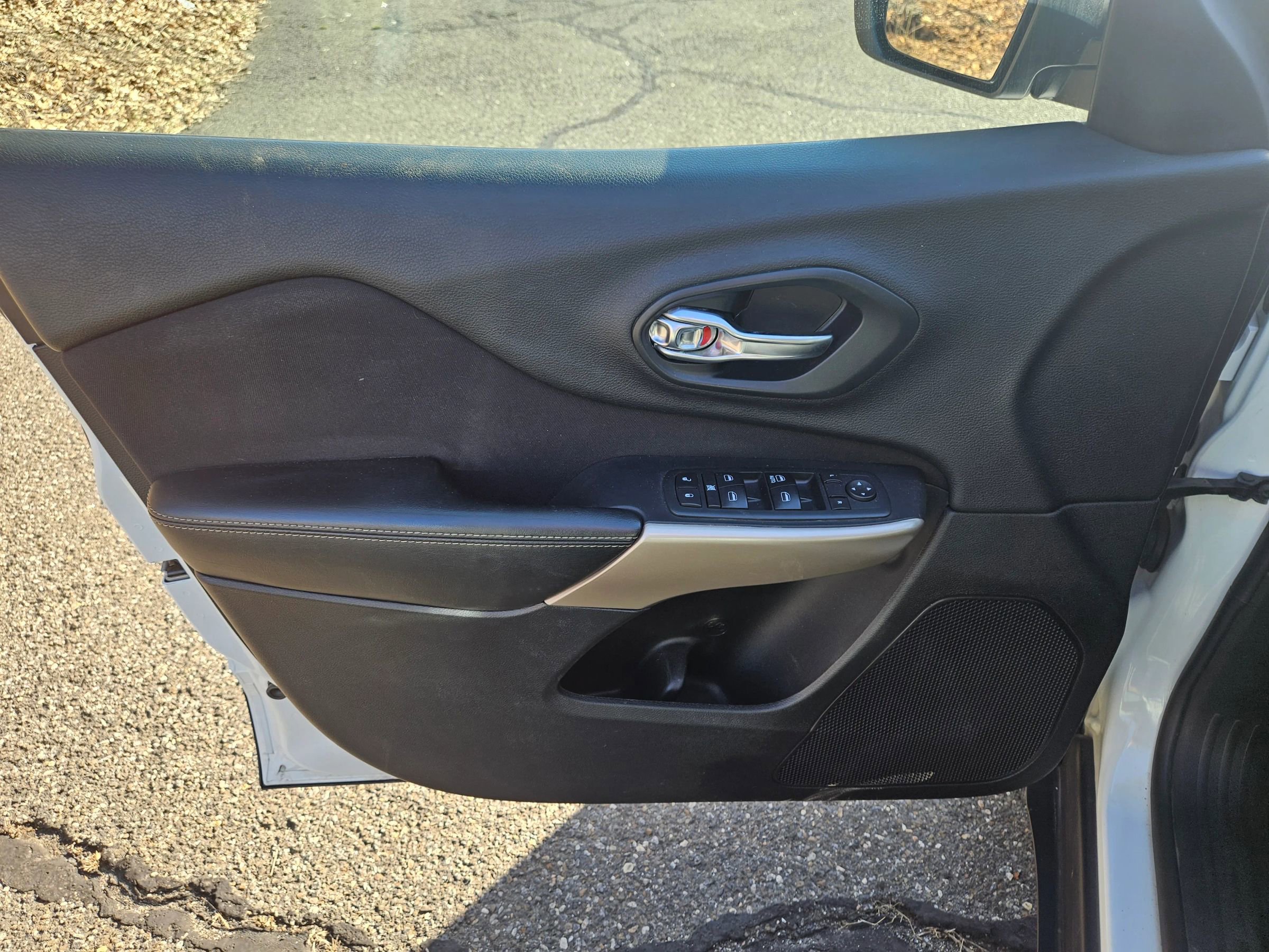 Used 2017 Jeep Cherokee Sport w/ Safety Group image 11