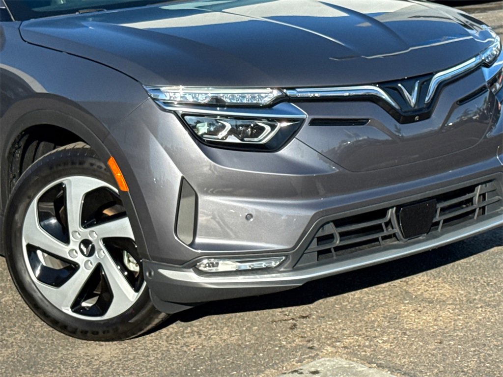 New 2025 VinFast VF 8 Eco image 6