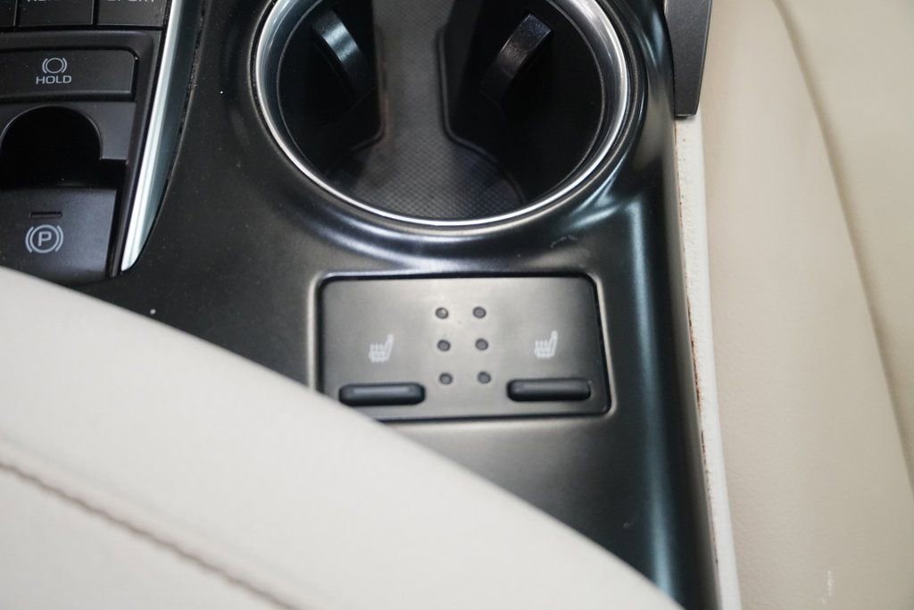 Used 2020 Toyota Camry XLE w/ Navigation Package image 19