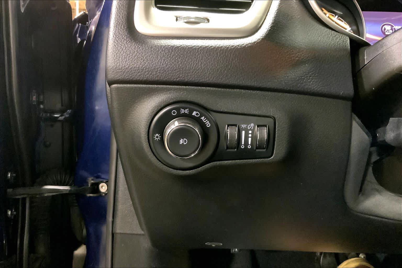 Used 2018 Jeep Compass Latitude w/ Popular Equipment Group AWD/4WD image 34
