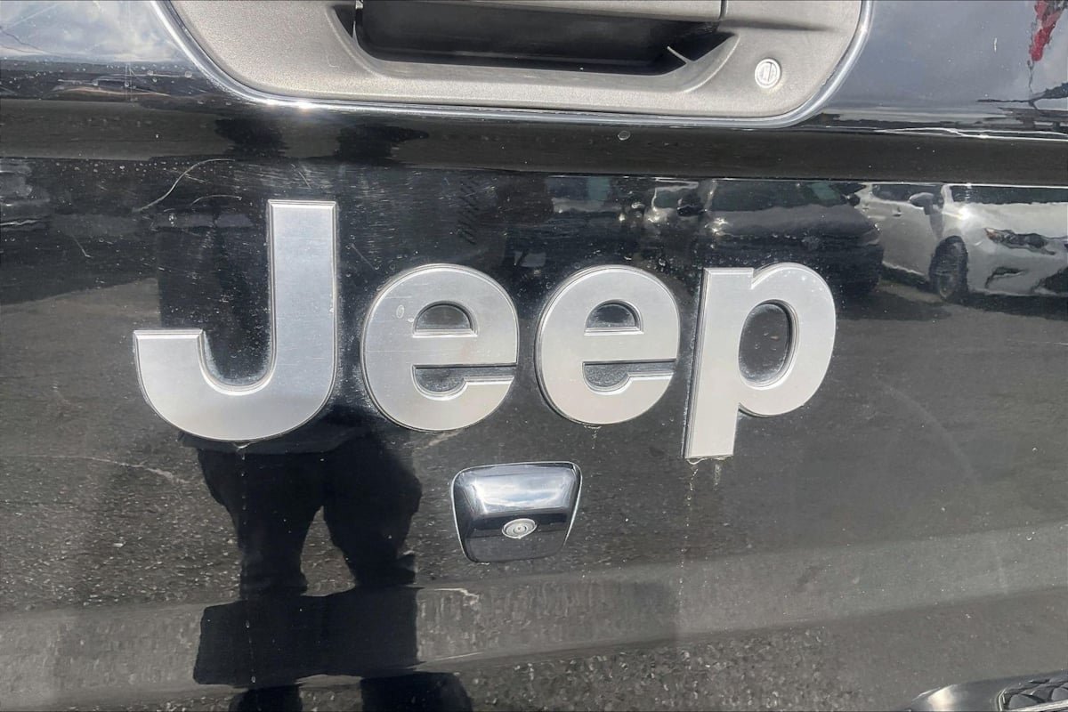 Used 2020 Jeep Gladiator Overland AWD/4WD image 8