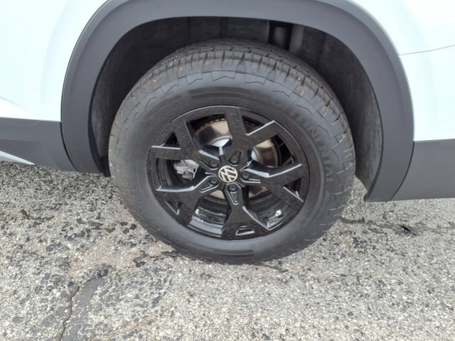 Used 2025 Volkswagen Atlas Peak Edition SE AWD/4WD image 49