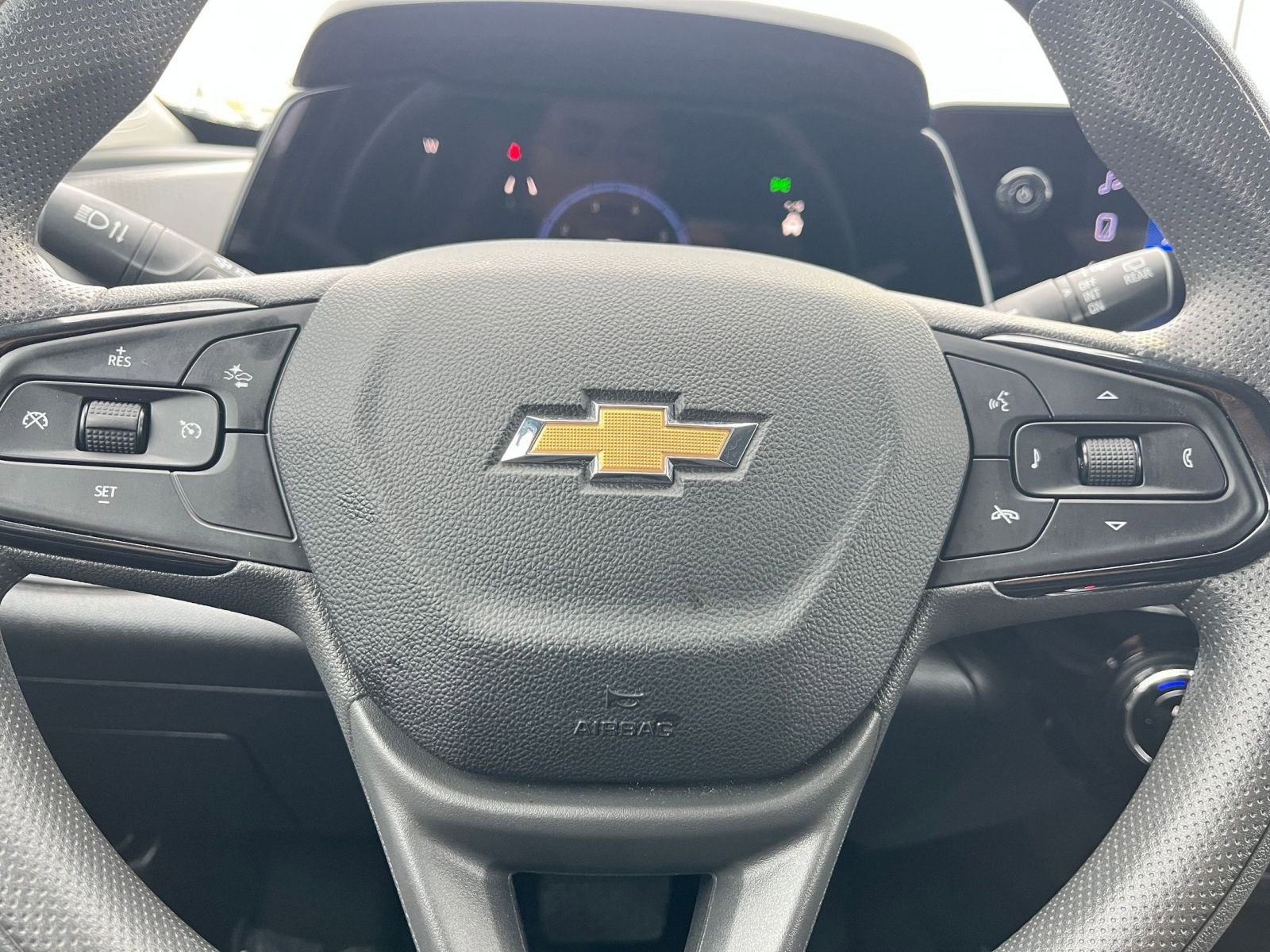 Used 2025 Chevrolet Trax LT image 25