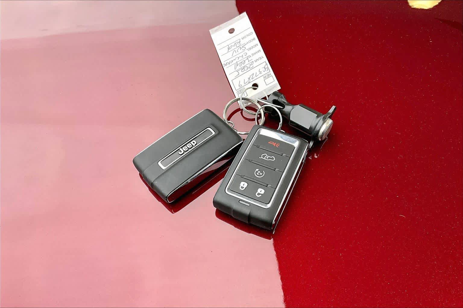 Used 2025 Jeep Grand Cherokee Altitude RWD image 14