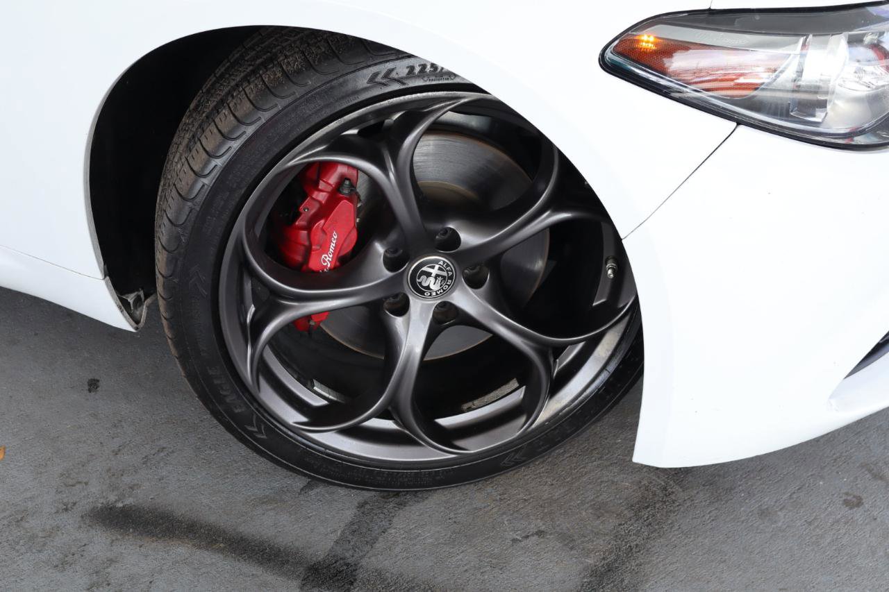 Used 2019 Alfa Romeo Giulia w/ Nero Edizione image 3