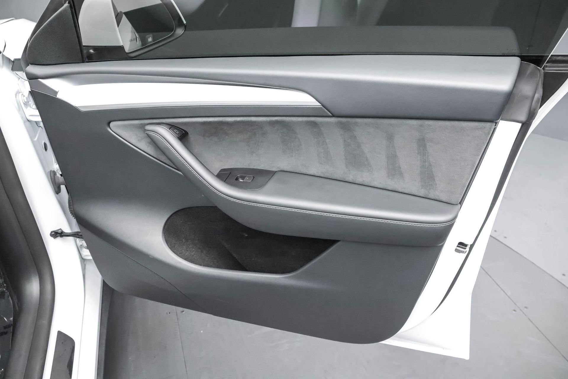 Used 2024 Tesla Model Y Performance image 29