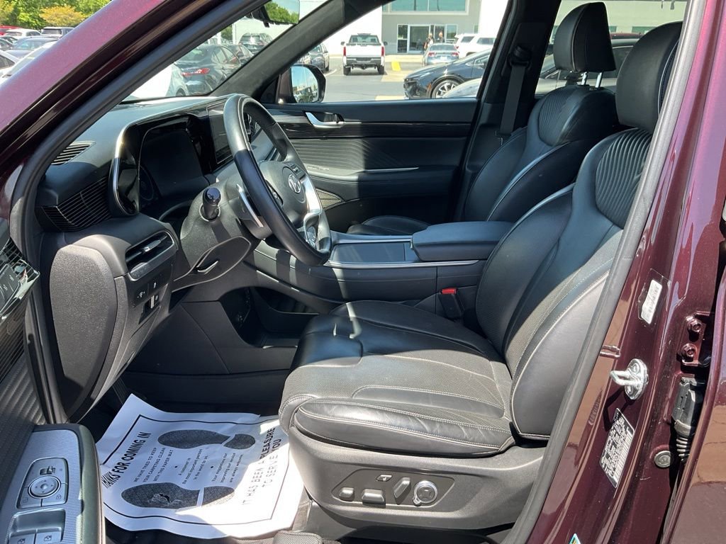 Used 2024 Hyundai Palisade Calligraphy FWD image 2