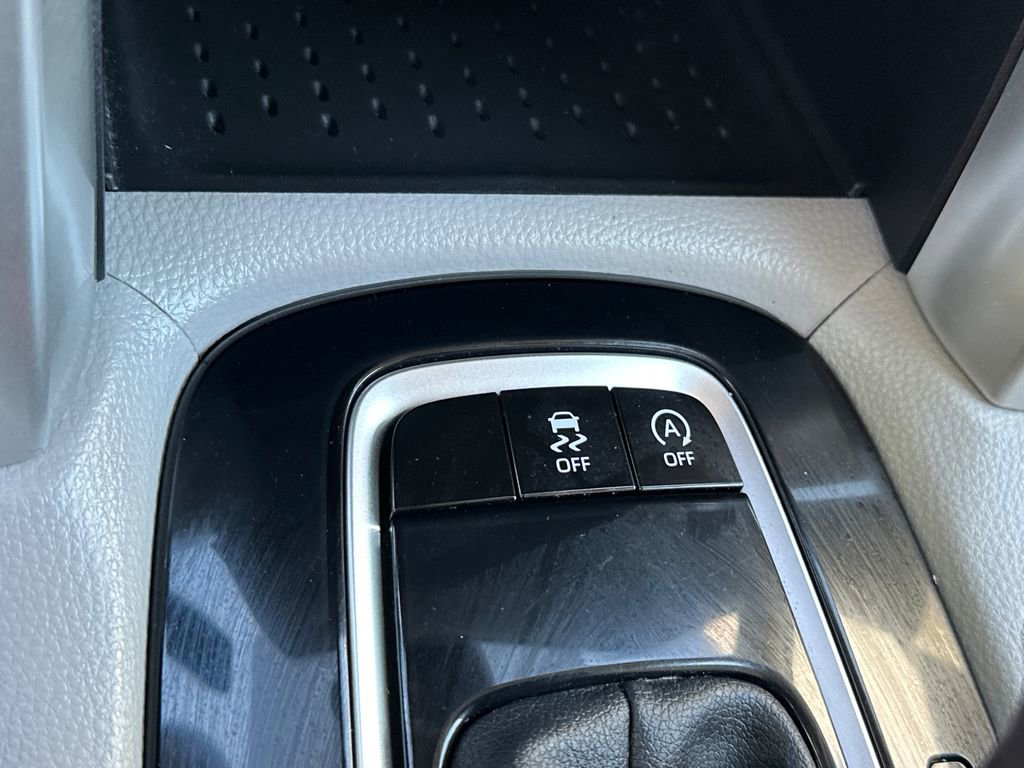 Used 2022 Toyota Corolla Cross L AWD/4WD image 30