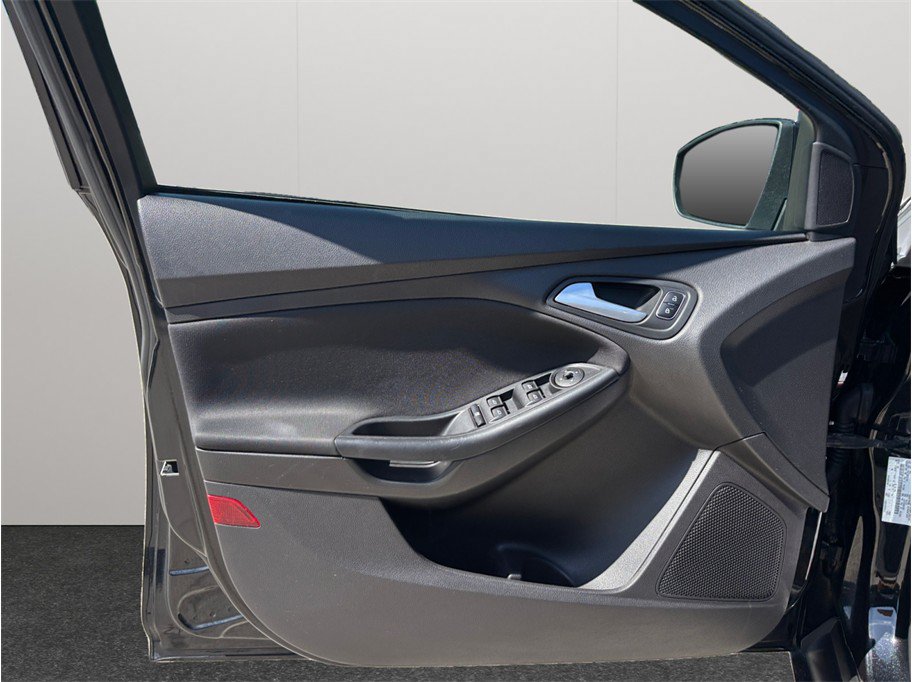 Used 2015 Ford Focus SE FWD image 15