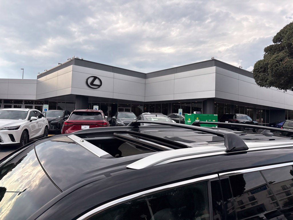 Certified 2025 Lexus LX 600 4WD w/ Interior Upgrade Package image 10