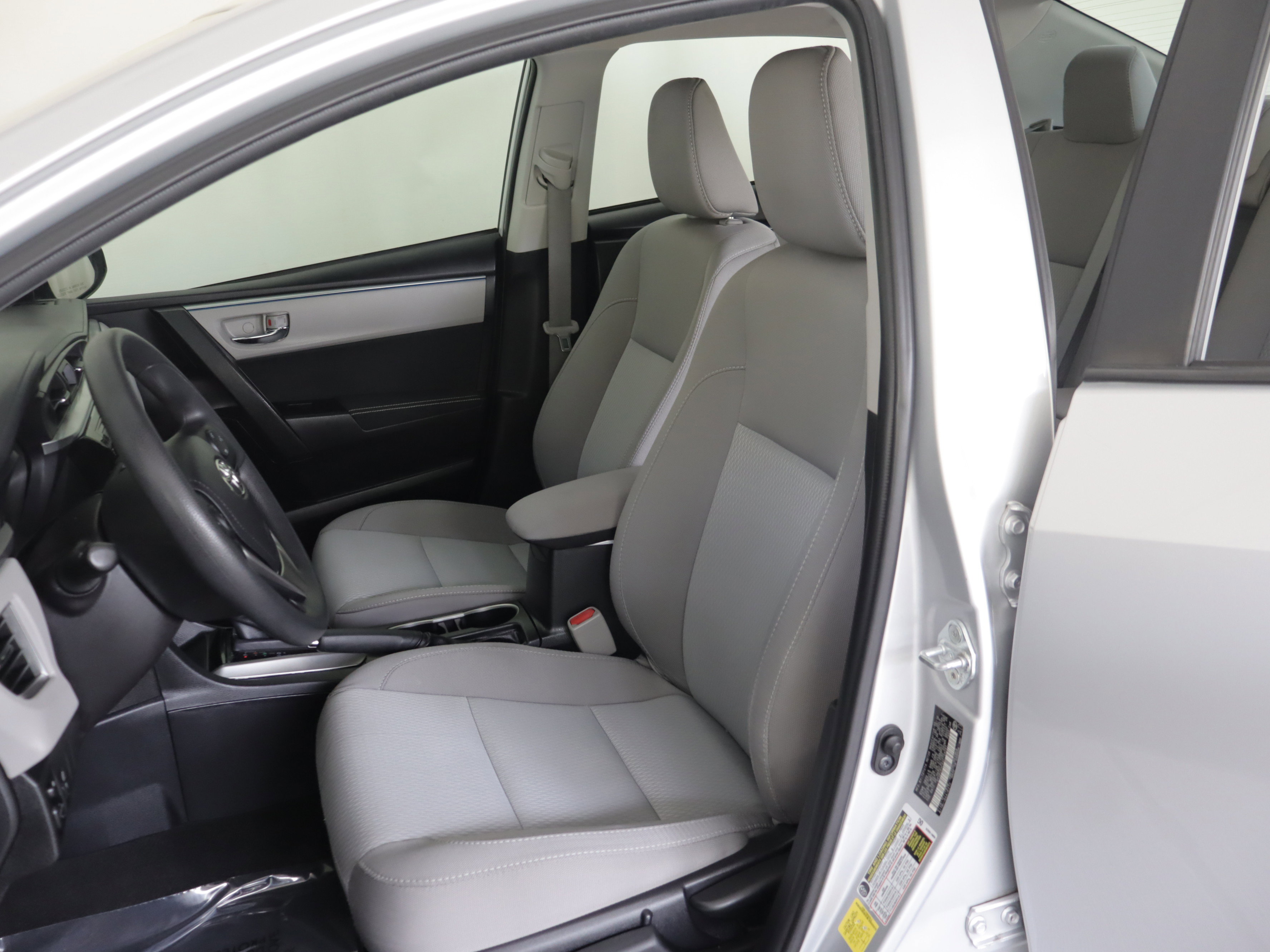 Used 2016 Toyota Corolla LE FWD image 7
