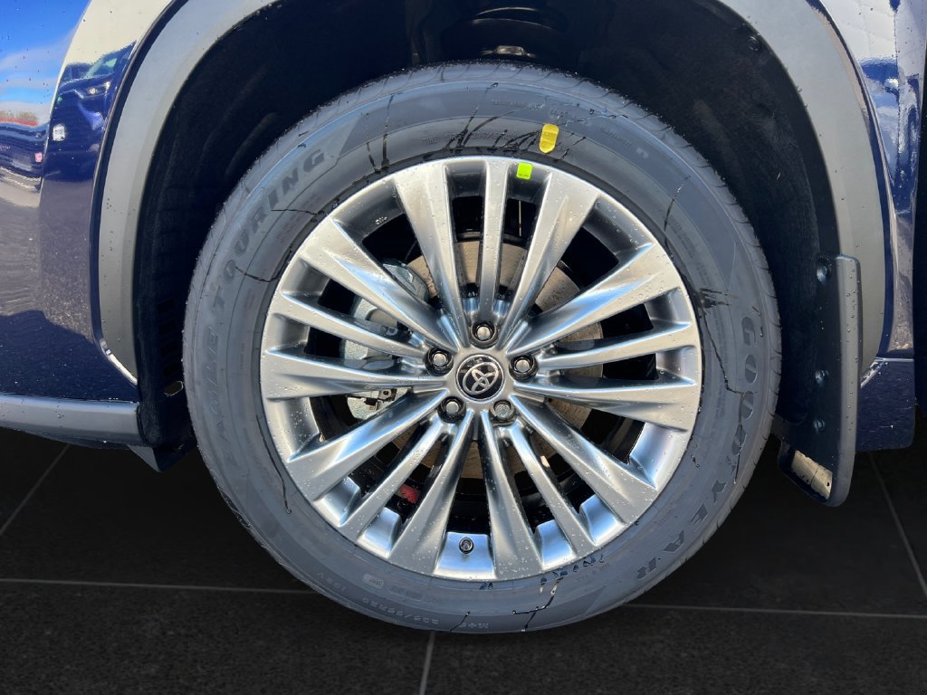 New 2026 Toyota Highlander Platinum AWD/4WD image 10
