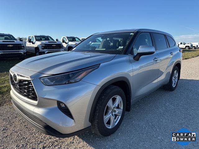 Certified 2024 Toyota Highlander LE image 1