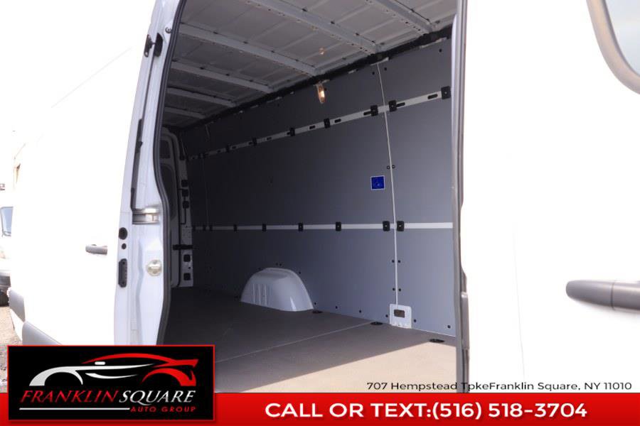 Used 2024 Mercedes-Benz Sprinter 2500 image 17