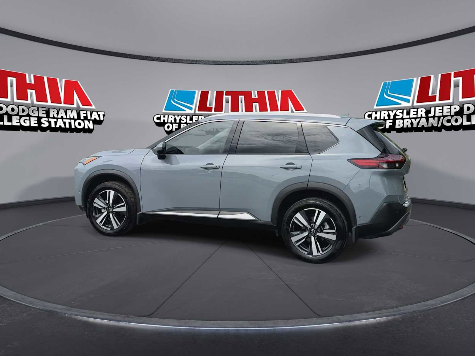 Used 2023 Nissan Rogue SL w/ SL Premium Package image 5
