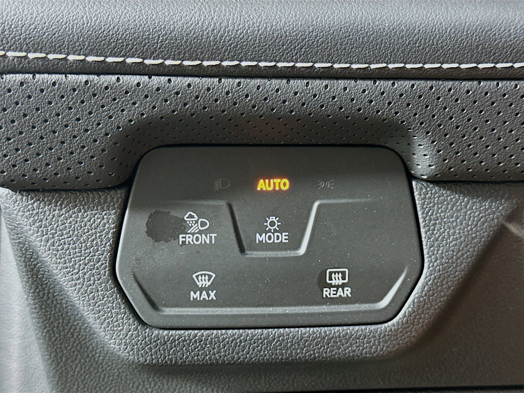 Used 2025 Volkswagen Atlas SE AWD/4WD image 17