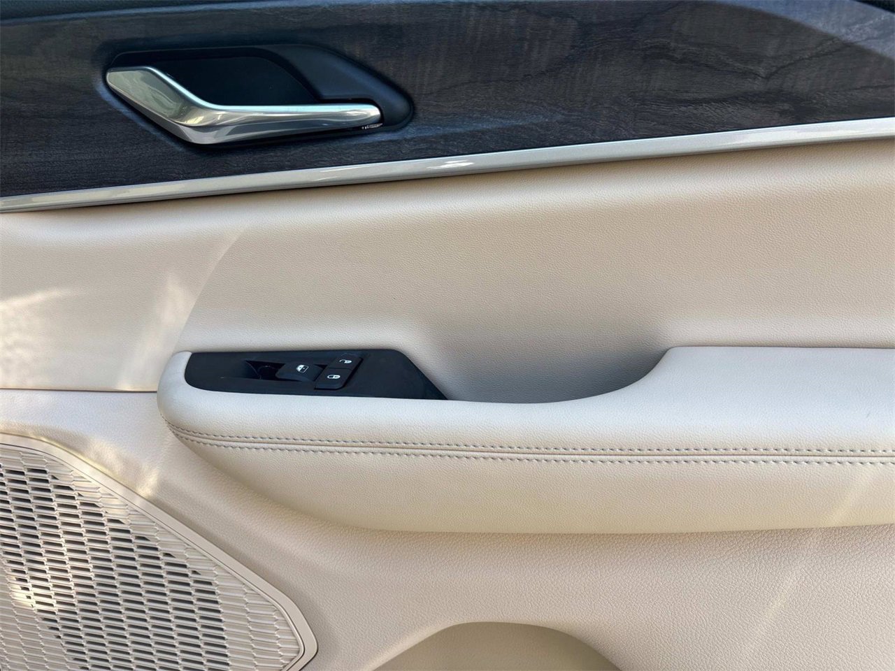 New 2025 Jeep Grand Cherokee Limited w/ Luxury Tech Group II image 30