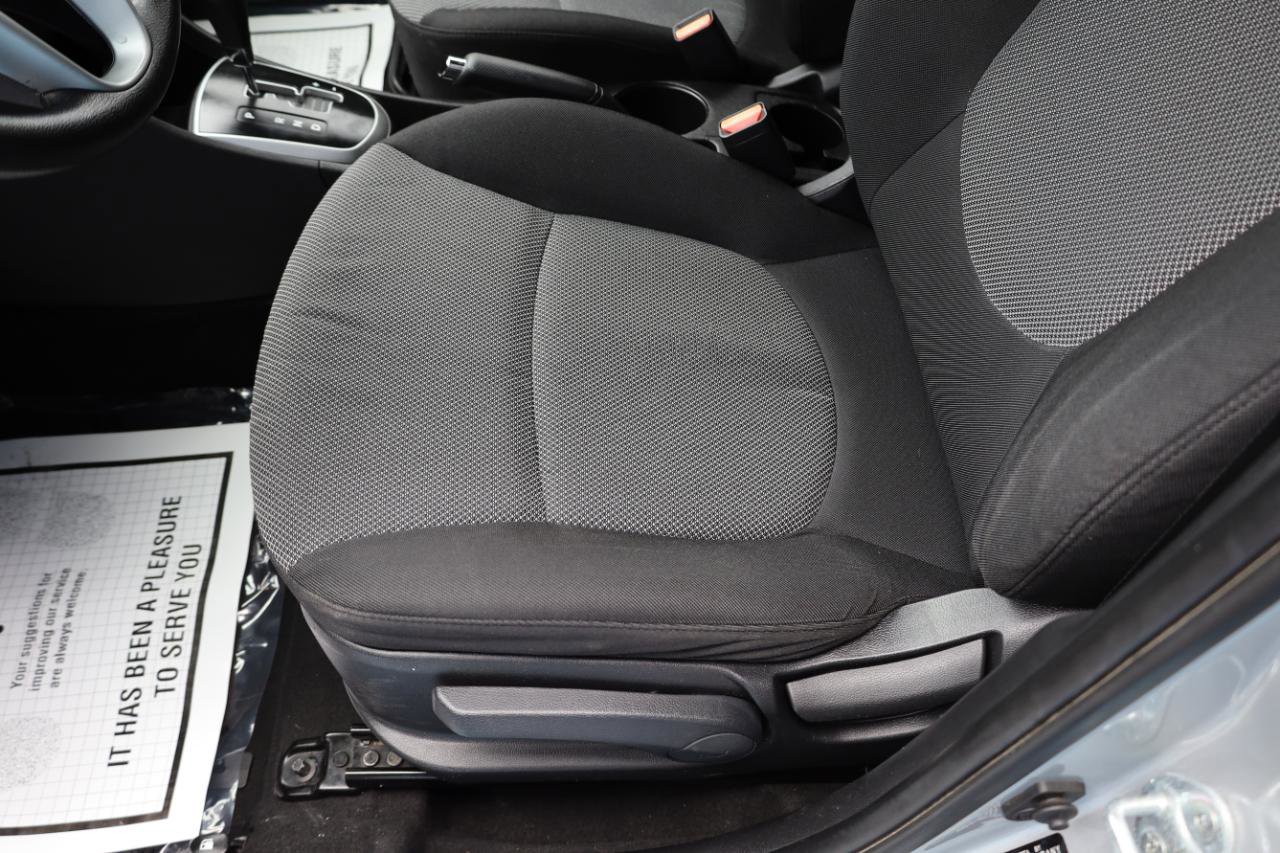 Used 2013 Hyundai Accent GS image 6