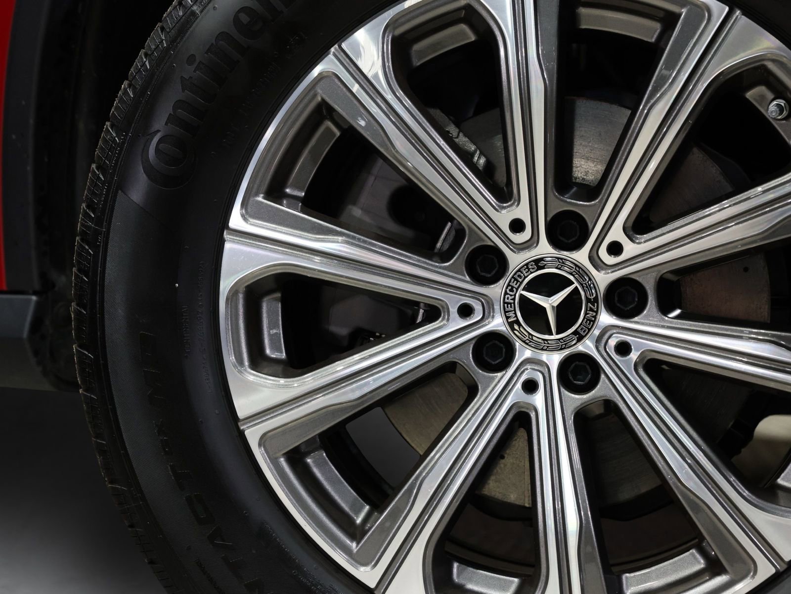 Used 2025 Mercedes-Benz GLC 300 4MATIC image 45