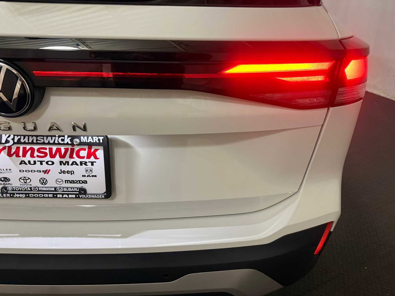 Certified 2025 Volkswagen Tiguan SE image 17