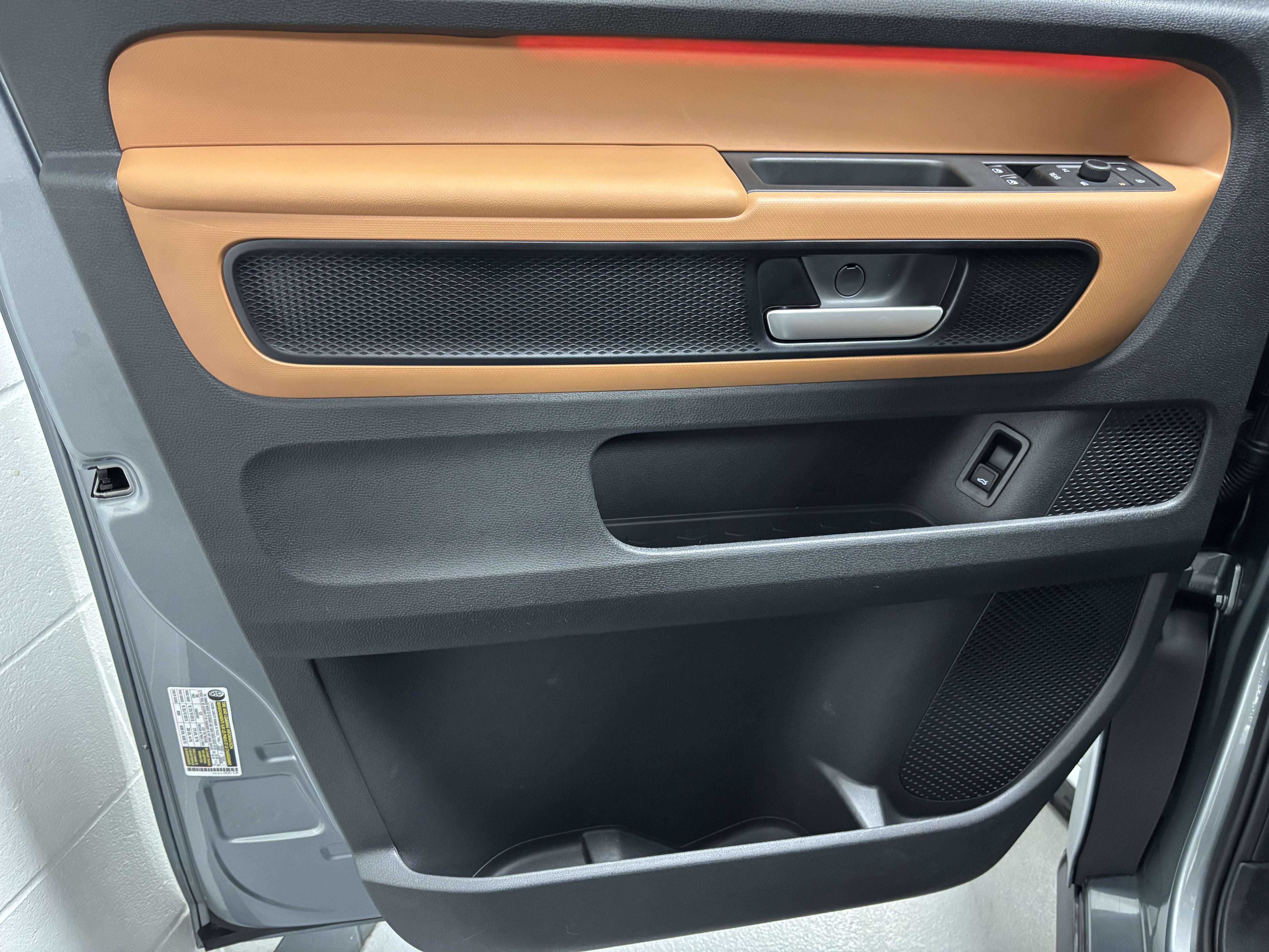 New 2025 Volkswagen ID. Buzz Pro S RWD image 2