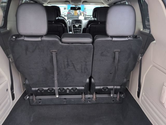 Used 2014 Chrysler Town & Country Touring-L w/ Driver Convenience Group FWD image 27