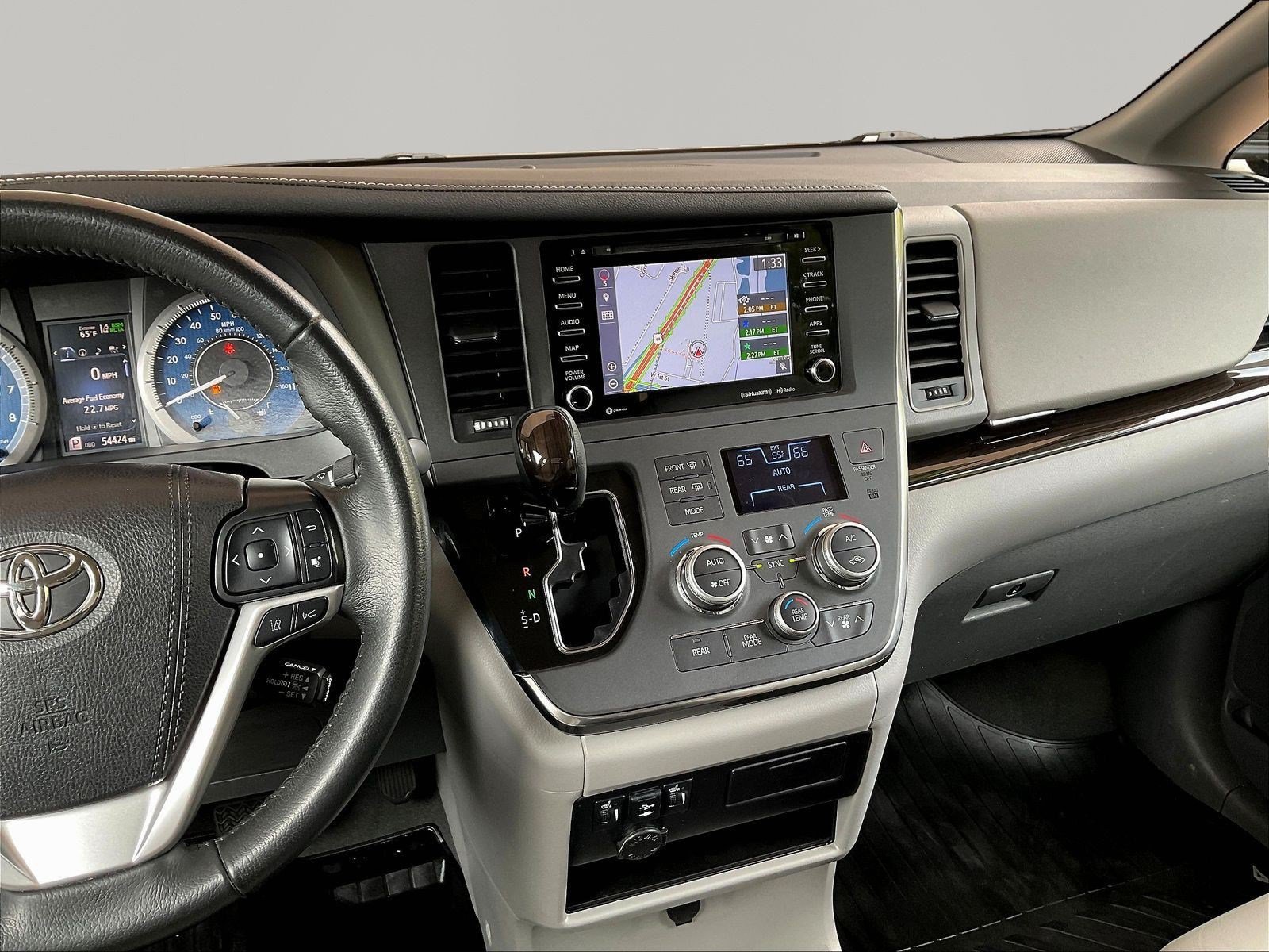 Used 2019 Toyota Sienna XLE w/ XLE Navigation Package FWD image 9