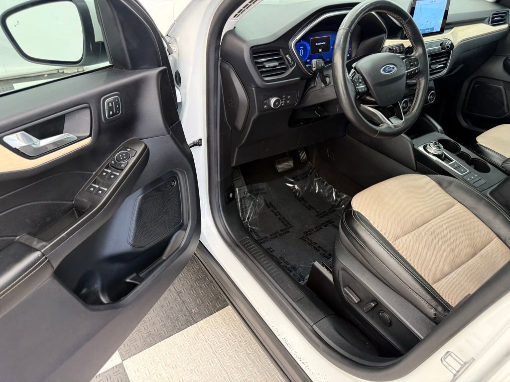 Used 2021 Ford Escape Titanium w/ Titanium Elite Package image 33