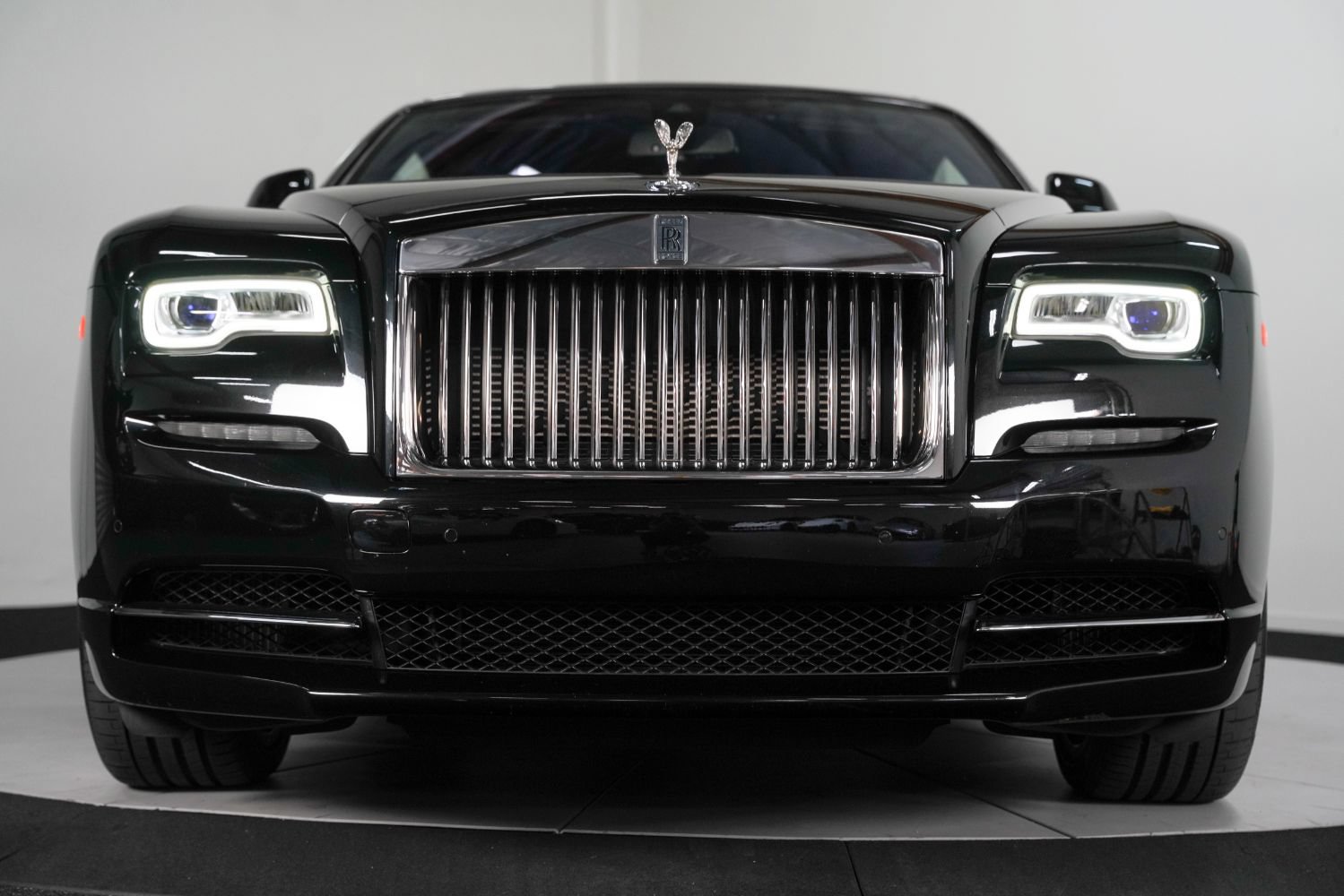 Used 2019 Rolls-Royce Dawn RWD image 15