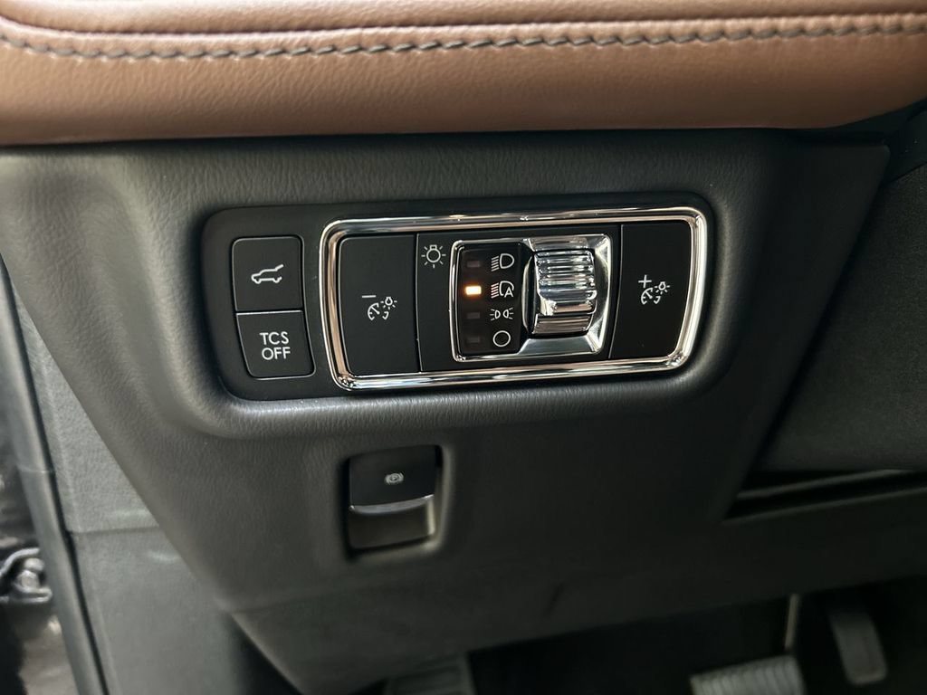 Used 2023 Lincoln Nautilus Reserve AWD/4WD image 17