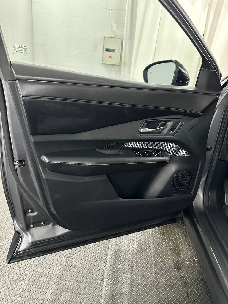 Used 2023 Nissan Ariya FWD image 8