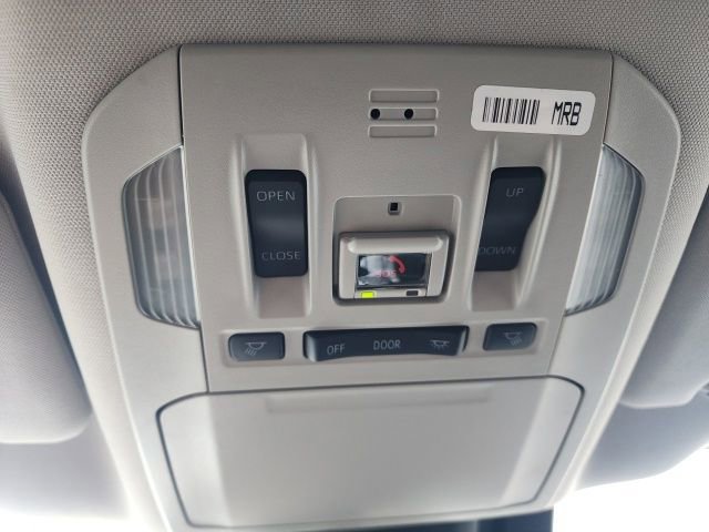 Used 2020 Toyota Highlander Limited image 28