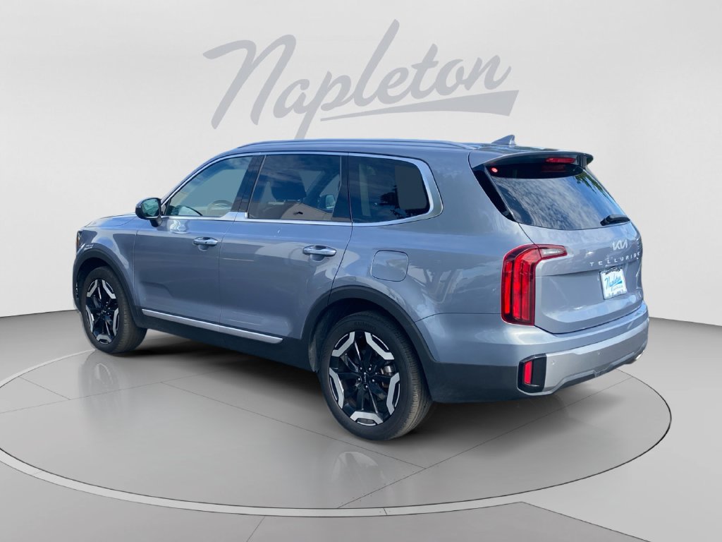 Used 2025 Kia Telluride S FWD image 3