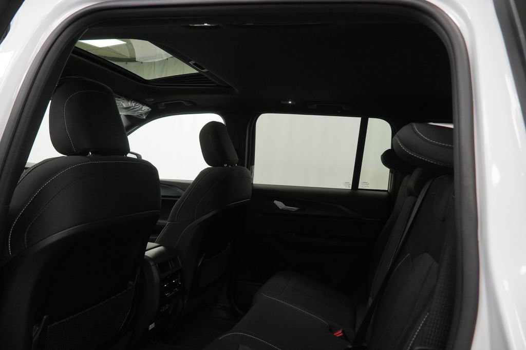 New 2026 Jeep Grand Cherokee Laredo X AWD/4WD image 18