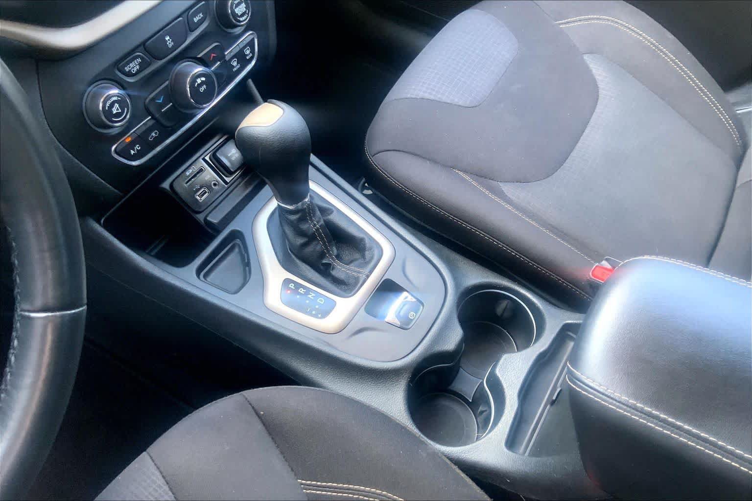 Used 2015 Jeep Cherokee Latitude FWD image 15